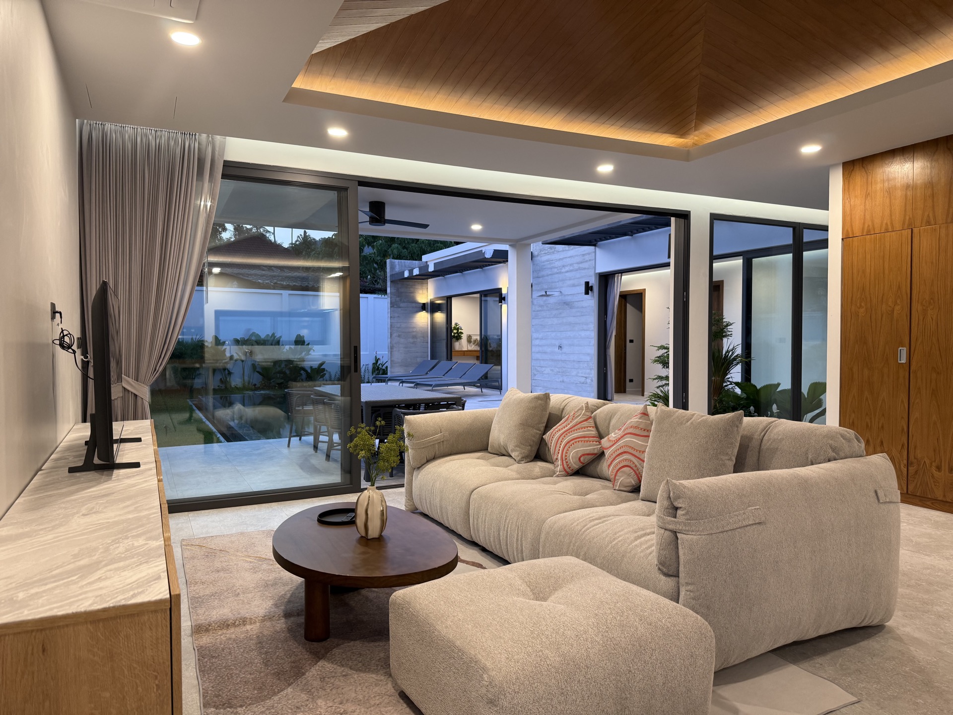Quinta Lane villa living space